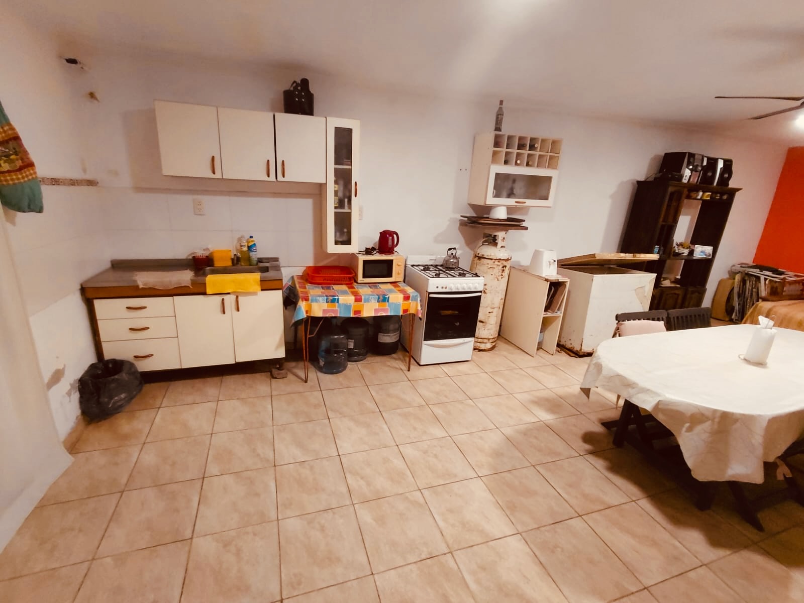 Comedor equipado y funcional